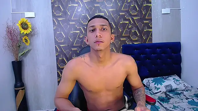 dominic smith  online show from March 30, 3:19 am