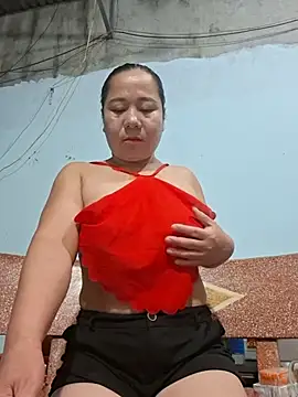 Snapshot of Queen_18200 chatting on July 4, 10:14 pm Queen 18200 online show from July 4, 10:14 pm