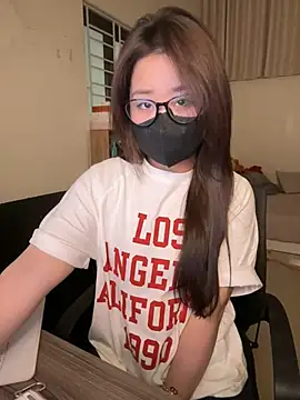 Snapshot of Jenni_nana chatting on April 9, 6:19 am Jenni nana online show from April 9, 6:19 am