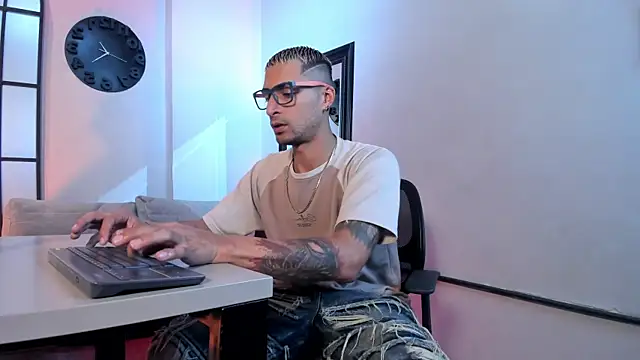 DrakeNeumann online show from April 20, 3:42 am