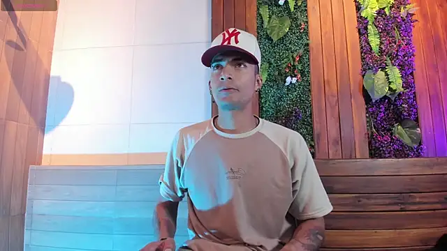 DrakeNeumann online show from April 14, 3:33 am