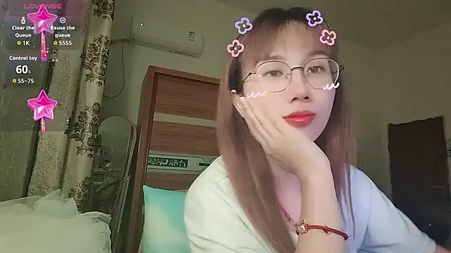 Snapshot of Lili_666 chatting on June 20, 4:12 pm Lili 666 online show from June 20, 4:12 pm