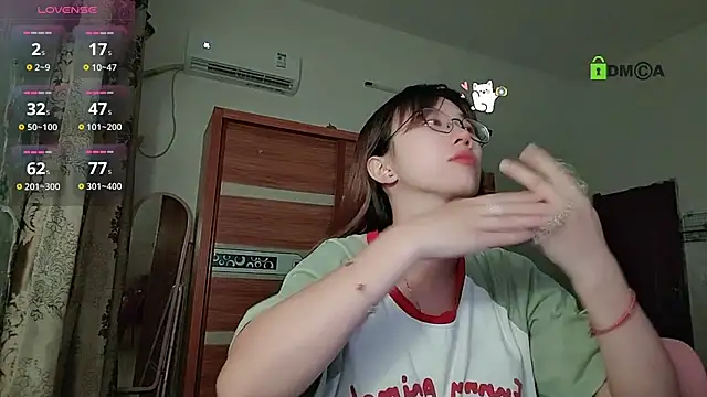 Snapshot of Lili_666 chatting on September 10, 5:12 pm Lili 666 online show from September 10, 5:12 pm