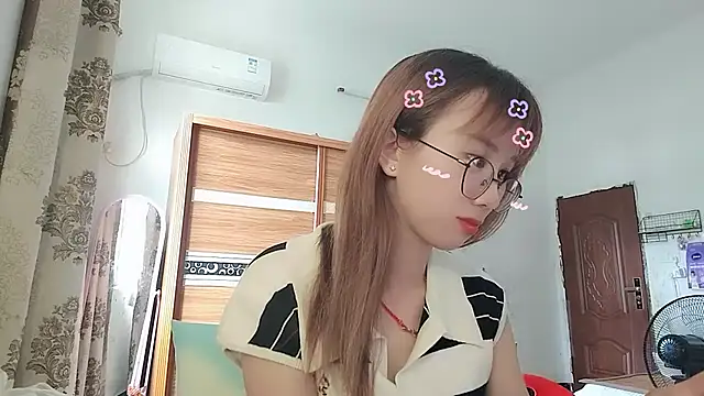 Snapshot of Lili_666 chatting on July 8, 2:24 am Lili 666 online show from July 8, 2:24 am