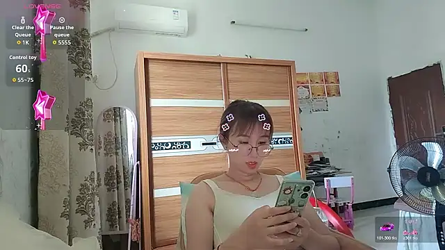 Snapshot of Lili_666 chatting on July 2, 6:52 am Lili 666 online show from July 2, 6:52 am