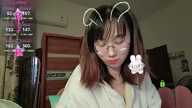 Snapshot of Lili_666 chatting on November 27, 10:43 pm Lili 666 online show from November 27, 10:43 pm