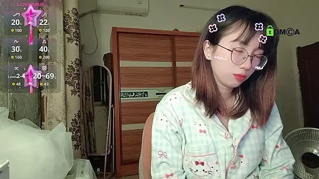 Snapshot of Lili_666 chatting on December 18, 6:45 pm Lili 666 online show from December 18, 6:45 pm