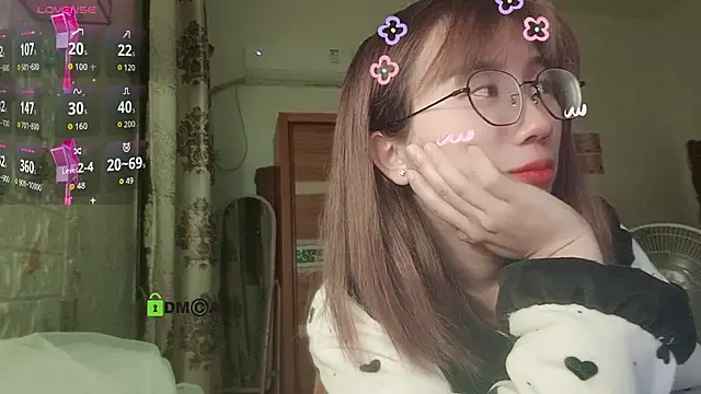 Snapshot of Lili_666 chatting on February 4, 8:37 pm Lili 666 online show from February 4, 8:37 pm