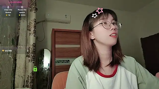 Snapshot of Lili_666 chatting on October 3, 6:20 pm Lili 666 online show from October 3, 6:20 pm