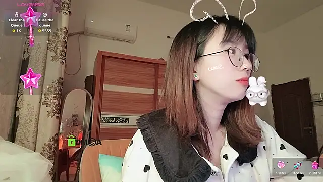 Snapshot of Lili_666 chatting on November 26, 7:03 pm Lili 666 online show from November 26, 7:03 pm