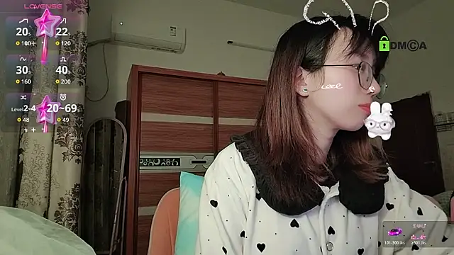 Snapshot of Lili_666 chatting on November 28, 7:03 pm Lili 666 online show from November 28, 7:03 pm