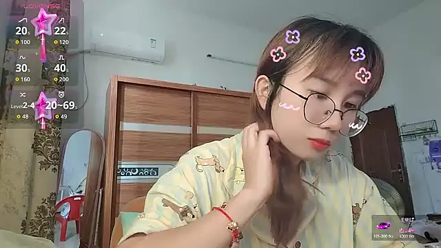 Snapshot of Lili_666 chatting on June 2, 8:14 am Lili 666 online show from June 2, 8:14 am