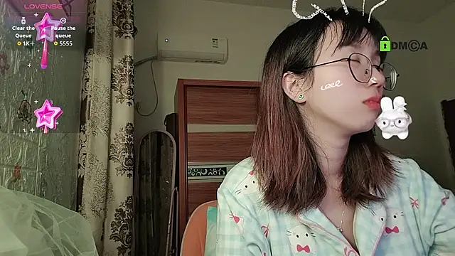 Snapshot of Lili_666 chatting on December 1, 9:59 pm Lili 666 online show from December 1, 9:59 pm