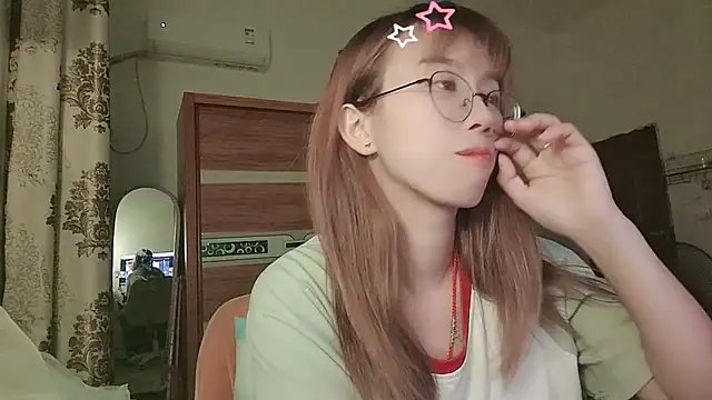 Snapshot of Lili_666 chatting on July 14, 5:19 pm Lili 666 online show from July 14, 5:19 pm