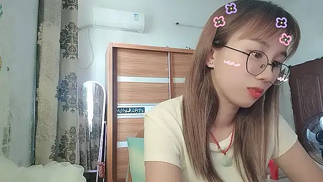 Snapshot of Lili_666 chatting on June 24, 8:24 am Lili 666 online show from June 24, 8:24 am