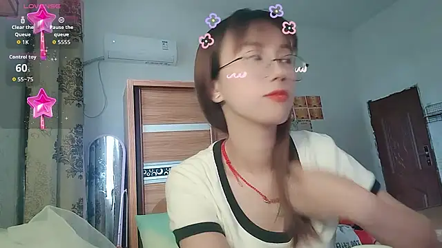 Snapshot of Lili_666 chatting on June 18, 7:18 am Lili 666 online show from June 18, 7:18 am