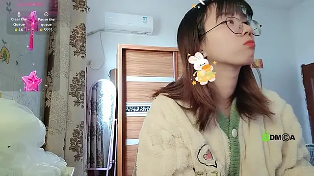 Snapshot of Lili_666 chatting on December 5, 2:32 am Lili 666 online show from December 5, 2:32 am