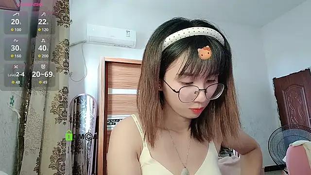 Snapshot of Lili_666 chatting on October 10, 1:50 am Lili 666 online show from October 10, 1:50 am