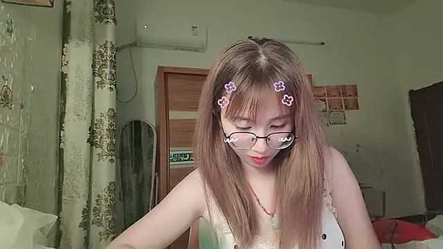 Snapshot of Lili_666 chatting on July 8, 4:51 pm Lili 666 online show from July 8, 4:51 pm