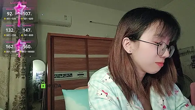 Snapshot of Lili_666 chatting on October 25, 5:13 pm Lili 666 online show from October 25, 5:13 pm