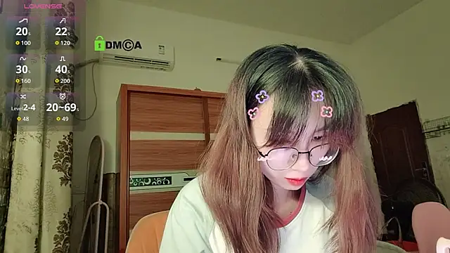 Snapshot of Lili_666 chatting on September 13, 5:57 pm Lili 666 online show from September 13, 5:57 pm