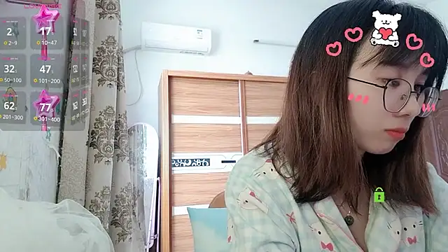 Snapshot of Lili_666 chatting on November 12, 5:33 am Lili 666 online show from November 12, 5:33 am