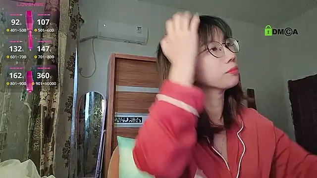 Snapshot of Lili_666 chatting on October 24, 10:53 pm Lili 666 online show from October 24, 10:53 pm