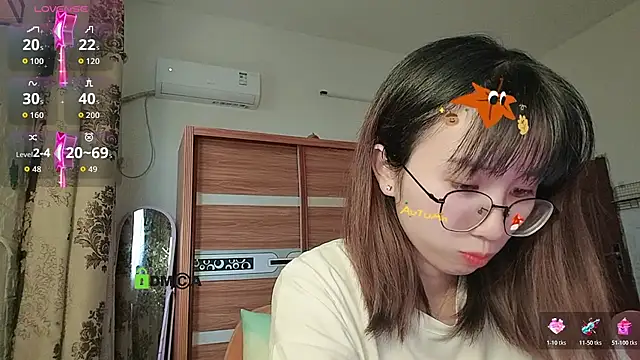 Snapshot of Lili_666 chatting on November 9, 7:23 am Lili 666 online show from November 9, 7:23 am