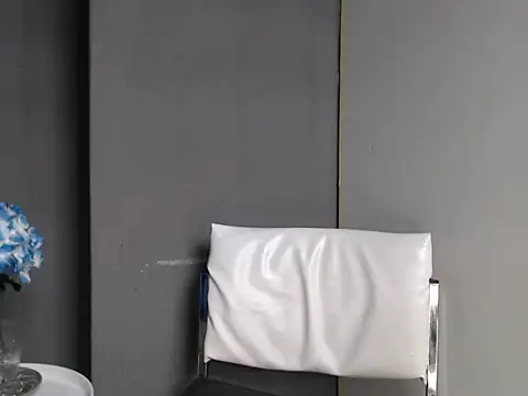 Snapshot of CREAMYCUPCAKExxx chatting on November 1, 1:27 pm CREAMYCUPCAKExxx online show from November 1, 1:27 pm