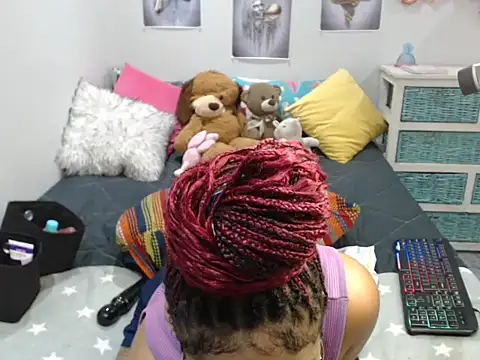 Snapshot of CREAMYCUPCAKExxx chatting on March 14, 10:18 am CREAMYCUPCAKExxx online show from March 14, 10:18 am