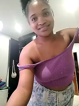 Snapshot of CREAMYCUPCAKExxx chatting on January 17, 9:39 pm CREAMYCUPCAKExxx online show from January 17, 9:39 pm