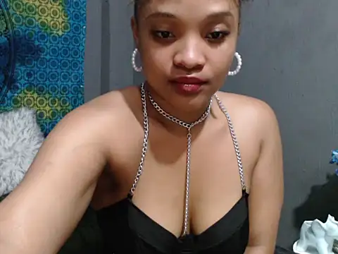 Snapshot of CREAMYCUPCAKExxx chatting on November 1, 1:23 am CREAMYCUPCAKExxx online show from November 1, 1:23 am