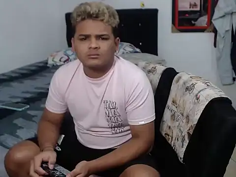 Boycuriousxxx online show from October 20, 11:11 am