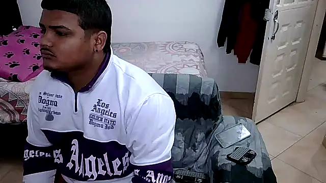 Snapshot of Boycuriousxxx chatting on February 6, 10:44 am Boycuriousxxx online show from February 6, 10:44 am