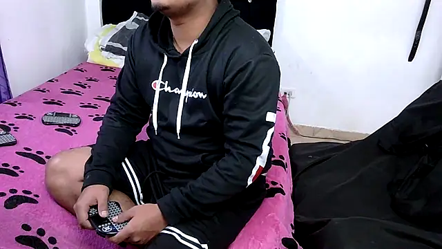 Snapshot of Boycuriousxxx chatting on March 4, 11:51 am Boycuriousxxx online show from March 4, 11:51 am