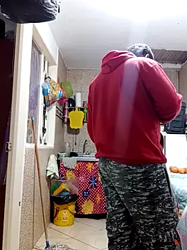 Snapshot of Boycuriousxxx chatting on February 8, 1:25 am Boycuriousxxx online show from February 8, 1:25 am