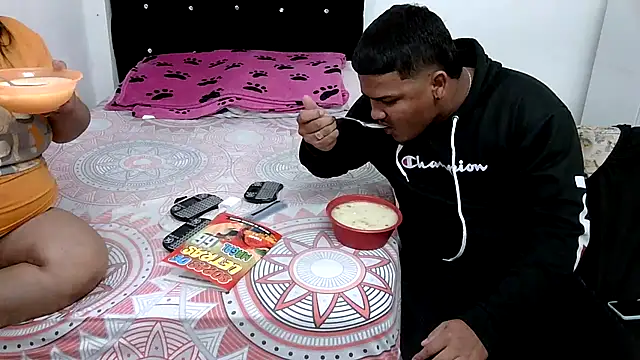 Snapshot of Boycuriousxxx chatting on February 14, 11:32 am Boycuriousxxx online show from February 14, 11:32 am