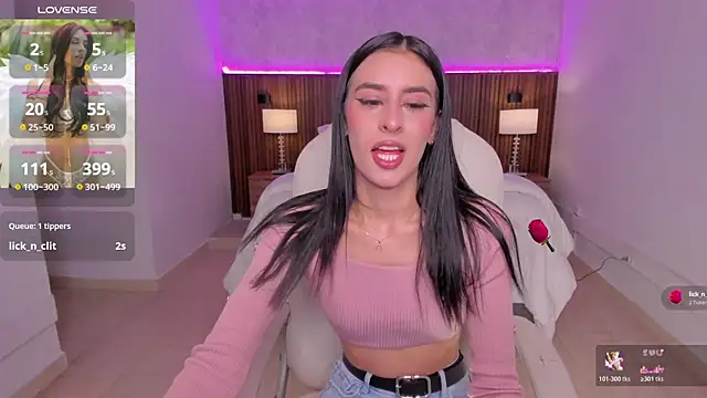 Snapshot of karlaa_james chatting on May 28, 11:05 am karlaa james online show from May 28, 11:05 am