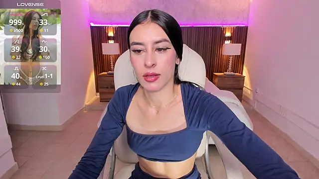 Snapshot of karlaa_james chatting on April 23, 11:05 am karlaa james online show from April 23, 11:05 am