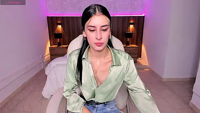 Snapshot of karlaa_james chatting on November 1, 11:04 am karlaa james online show from November 1, 11:04 am