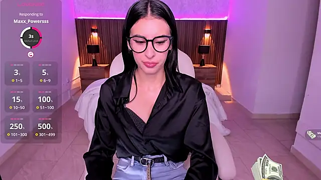 Snapshot of karlaa_james chatting on October 11, 11:11 am karlaa james online show from October 11, 11:11 am