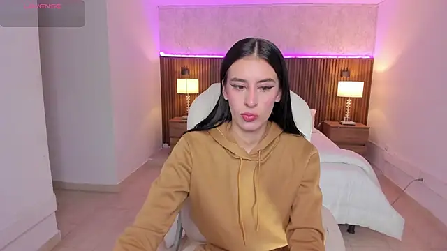 Snapshot of karlaa_james chatting on April 25, 11:02 am karlaa james online show from April 25, 11:02 am