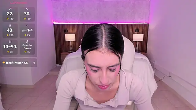 Snapshot of karlaa_james chatting on May 21, 11:07 am karlaa james online show from May 21, 11:07 am