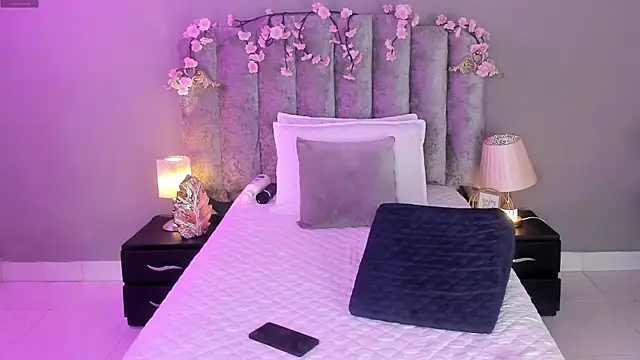 Chleo   online show from February 28, 2:39 pm