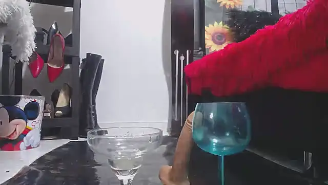 marilyn jon3s online show from February 11, 1:33 pm