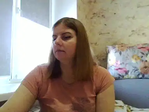 Snapshot of LateKot32 chatting on February 12, 10:14 am LateKot32 online show from February 12, 10:14 am