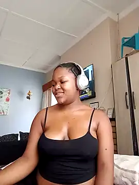 Snapshot of Sexymamibo chatting on March 18, 12:17 pm Sexymamibo online show from March 18, 12:17 pm