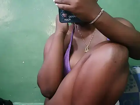 QUEEN LAYLA online show from October 8, 11:45 am