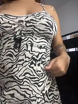 Snapshot of angelss_of_charlie chatting on January 8, 4:24 pm angelss of charlie online show from January 8, 4:24 pm