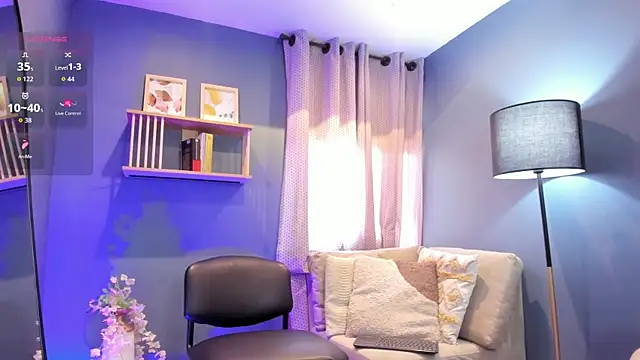 Snapshot of Miranda_doll_ chatting on July 10, 12:27 pm Miranda doll online show from July 10, 12:27 pm